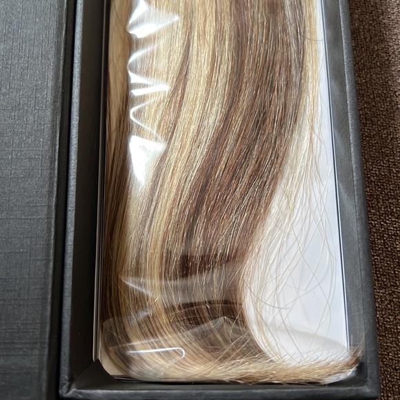 #4/613- NEW- Beyond the Beauty 100% human hair clip extensions - Picture 5 of 9